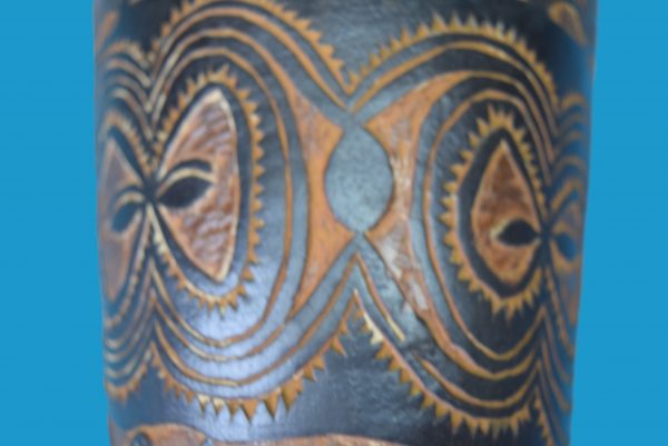 DB10 Superb Carved Wossera Kundu Drum New Guinea - Image 7