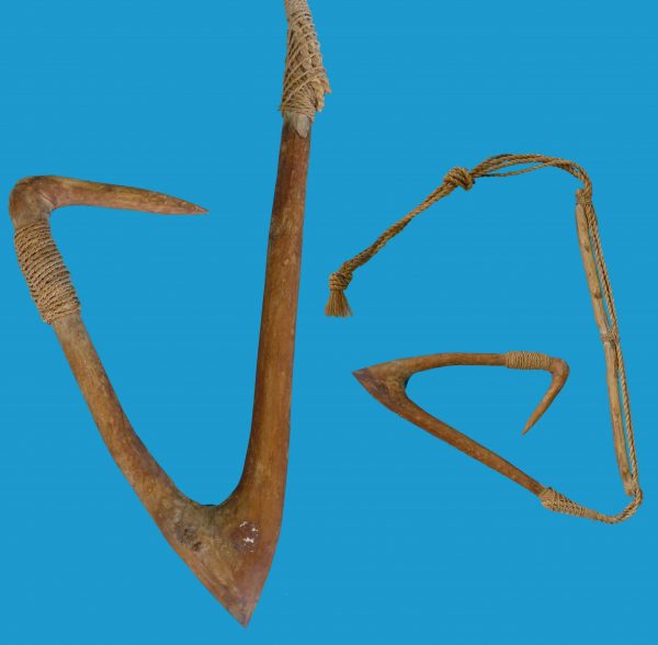 AC11_2 Wooden Shark Hook Mortlock Island