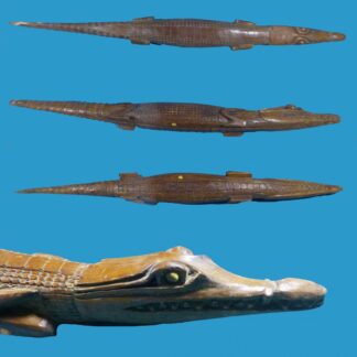 AA09 Crocodile Carving