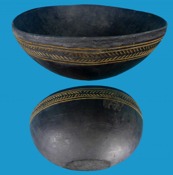 HD19 New Guinea Decorated Tribal Bowl c1960