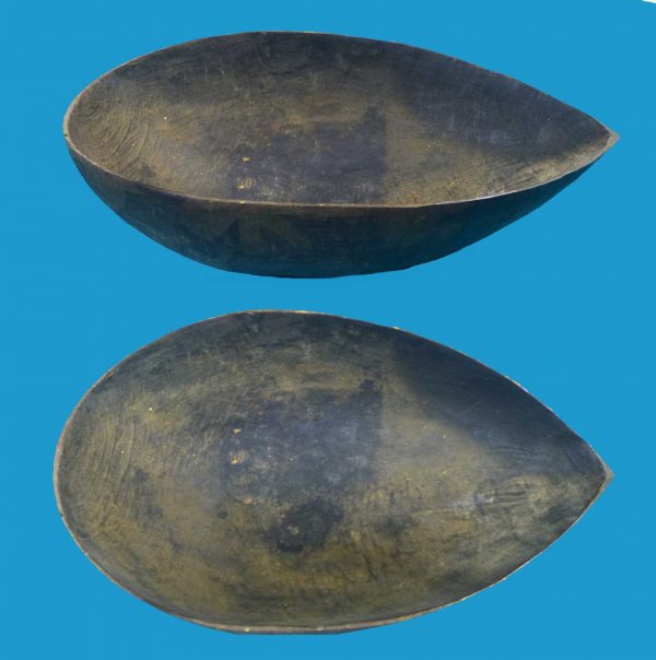 HE19 Wooden New Guinea PNG Food Bowl teardrop shaped.