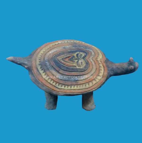 DE05 Pottery New Guinea Rare Abelam Turtle Figure with Decoration.