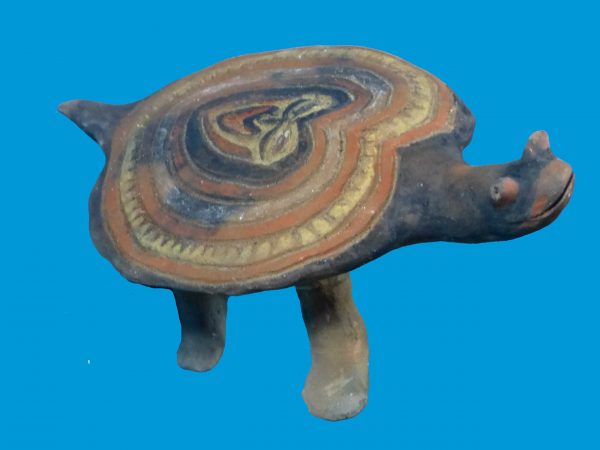 DE05 Pottery New Guinea Rare Abelam Turtle Figure with Decoration. - Image 4