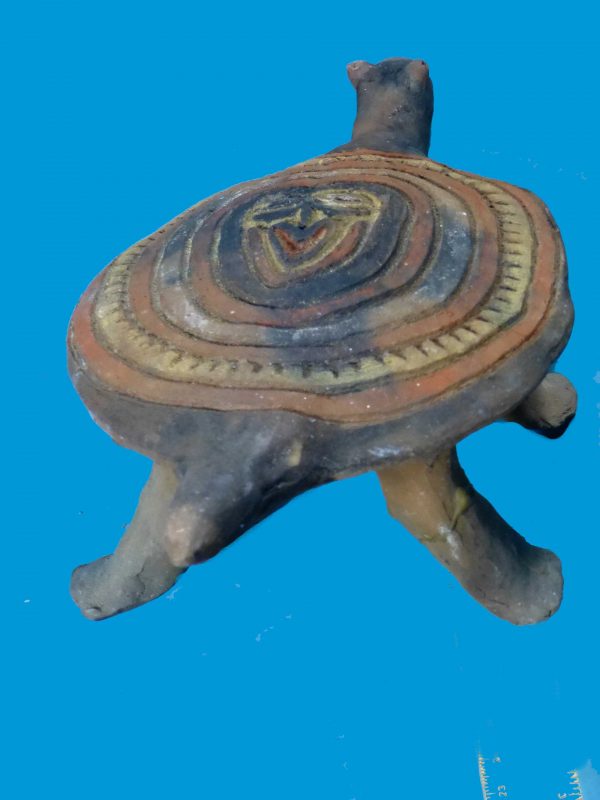 DE05 Pottery New Guinea Rare Abelam Turtle Figure with Decoration. - Image 5