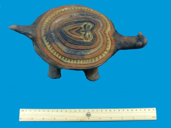 DE05 Pottery New Guinea Rare Abelam Turtle Figure with Decoration. - Image 7